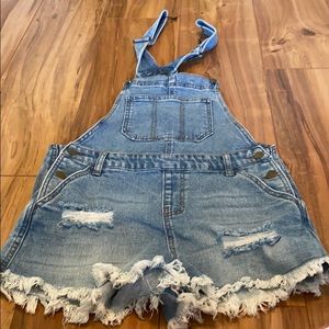 Short overalls